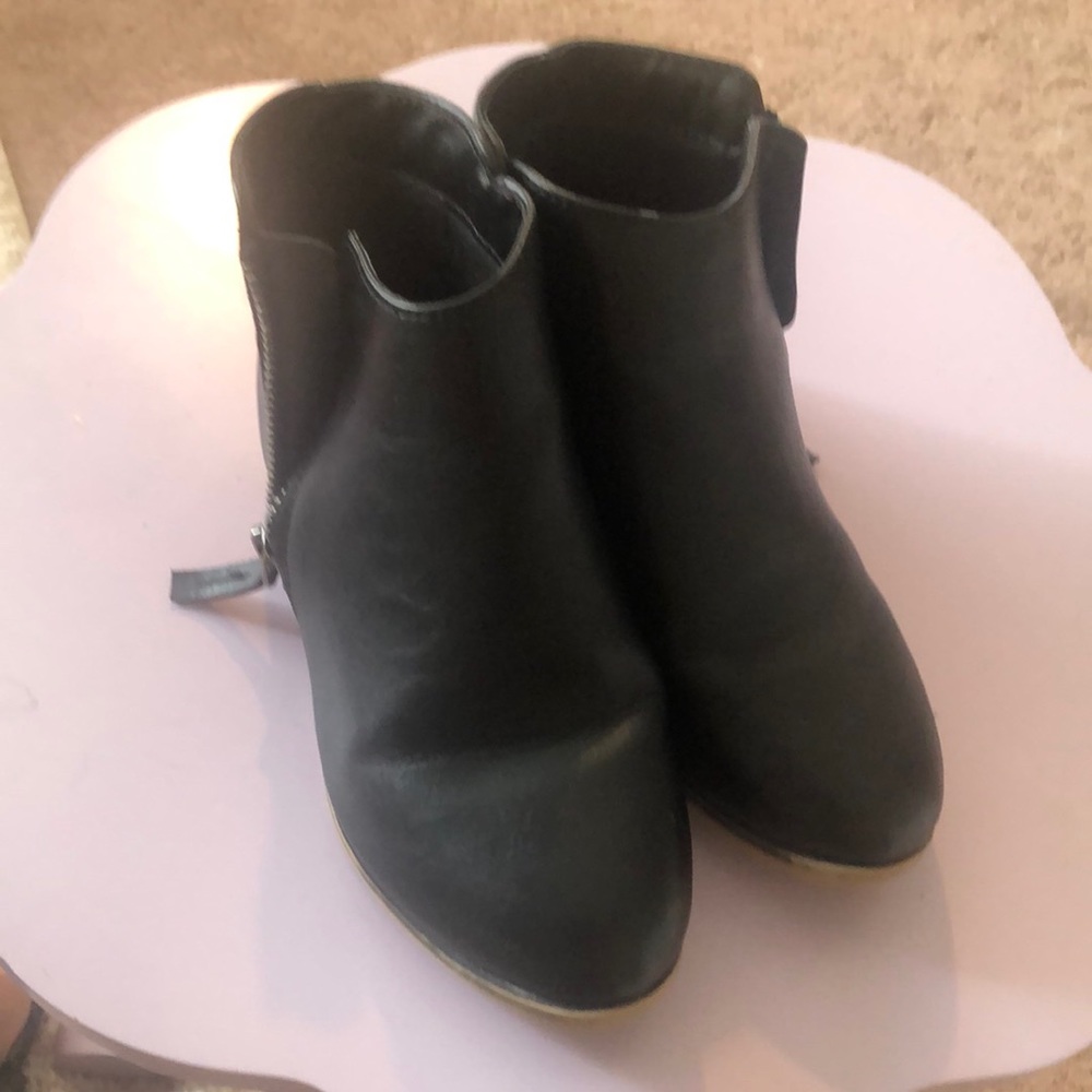 Girls black boots